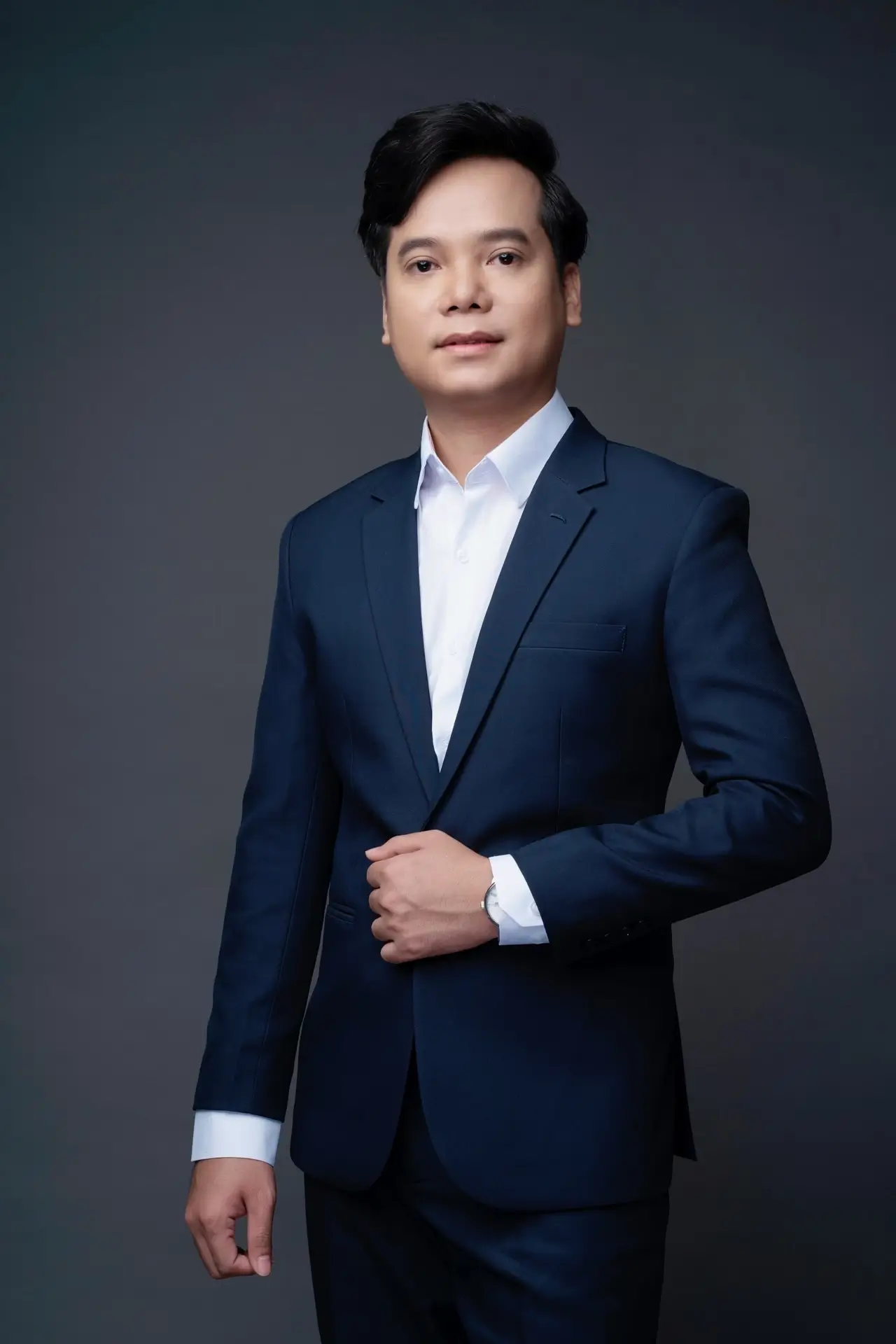 Tam Hồ, CEO and co-founder of InApps Technology, standing in the Ho Chi Minh City office