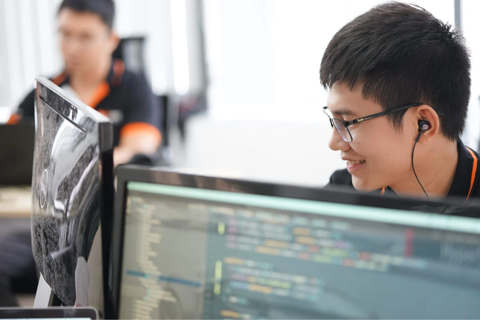An InApps engineer working at a monitor in the Ho Chi Minh City office